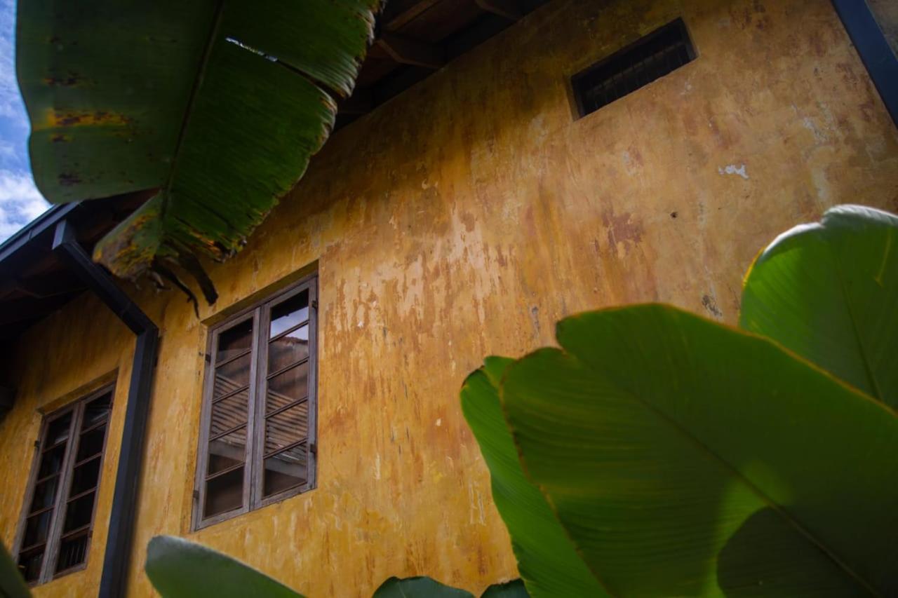 The Postcard Mandalay Hall, Kochi Exterior photo