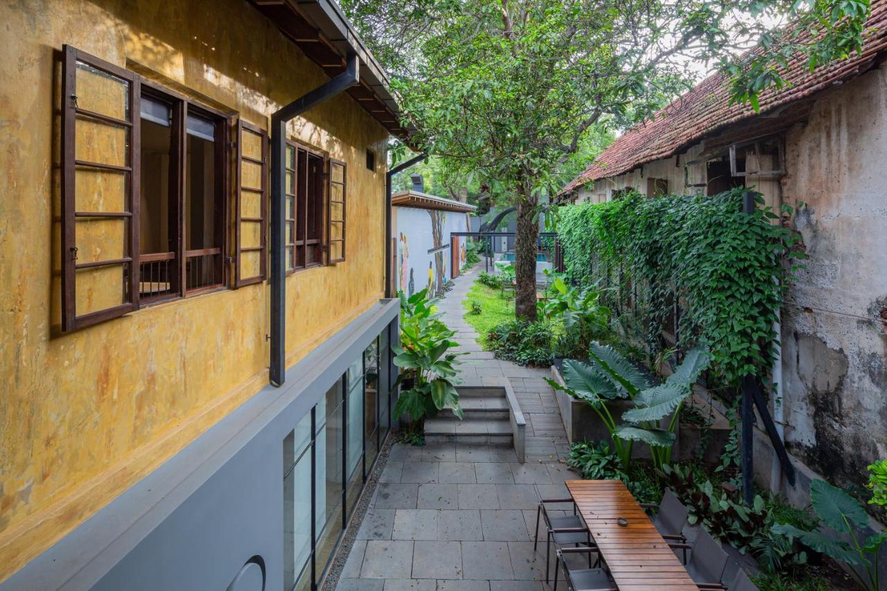 The Postcard Mandalay Hall, Kochi Exterior photo