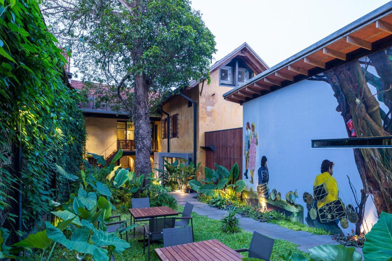 The Postcard Mandalay Hall, Kochi Exterior photo